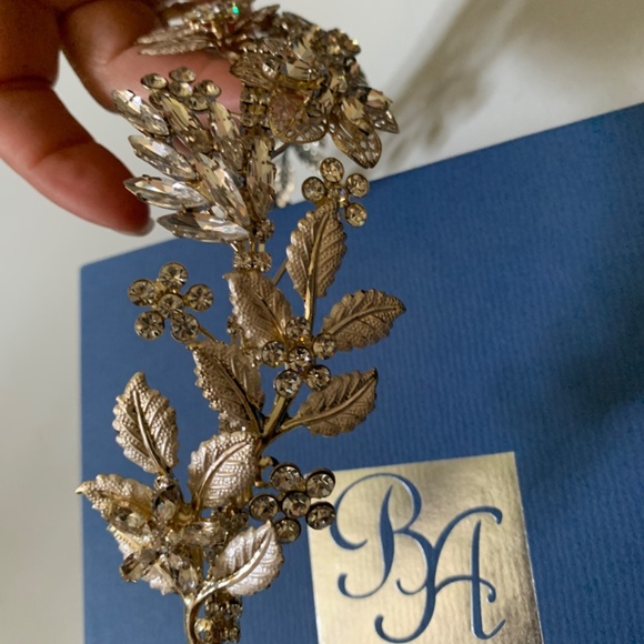 Bel Aire Bridal tiara - Picture 4 of 7